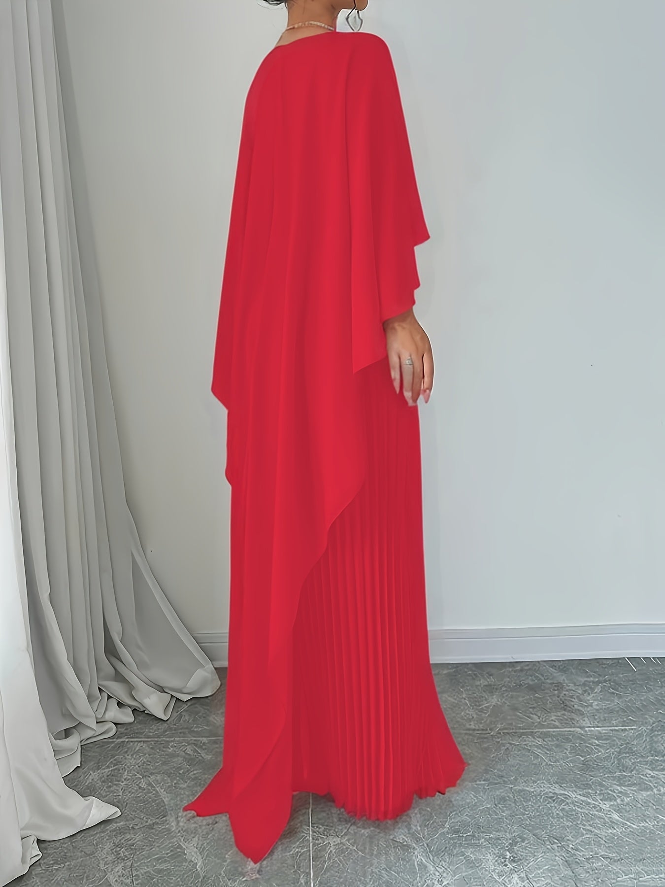 Élégante robe plissée de couleur unie