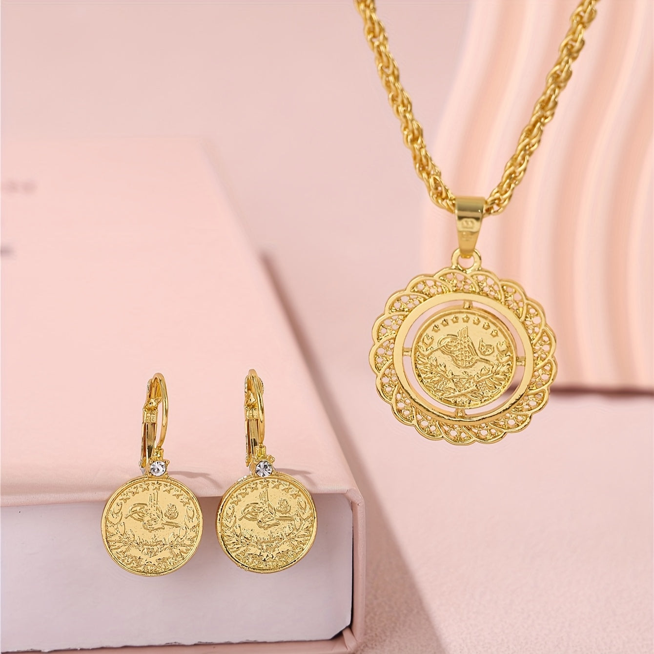 Ensemble de collier et de boucles d’oreilles de style ethnique rond