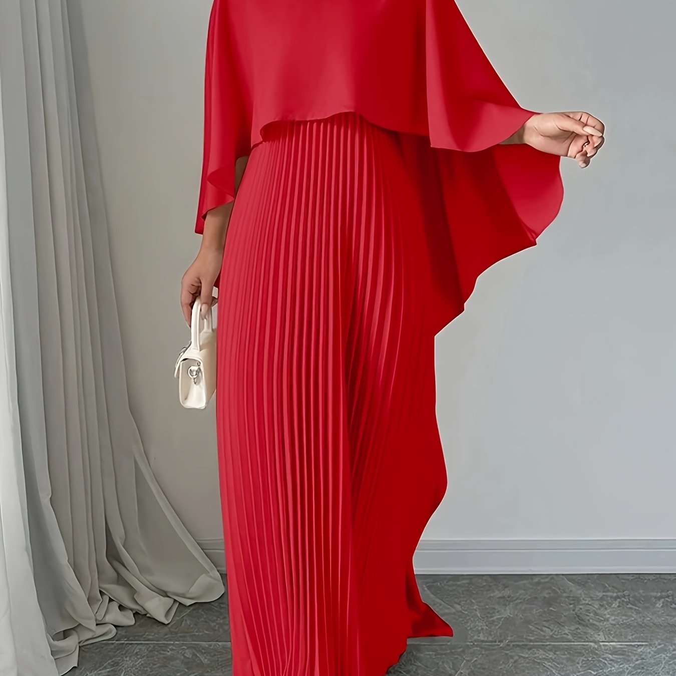 Élégante robe plissée de couleur unie