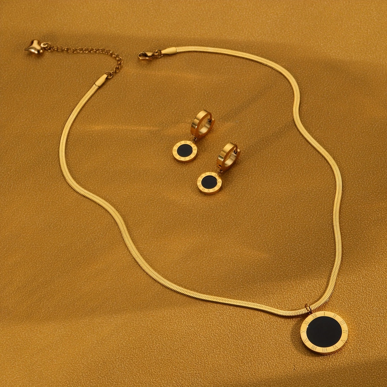 Un ensemble de bijoux de style vintage