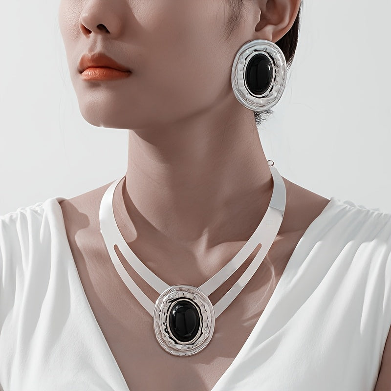 Un Ensemble Audacieux Et Tendance De Boucles D’Oreilles