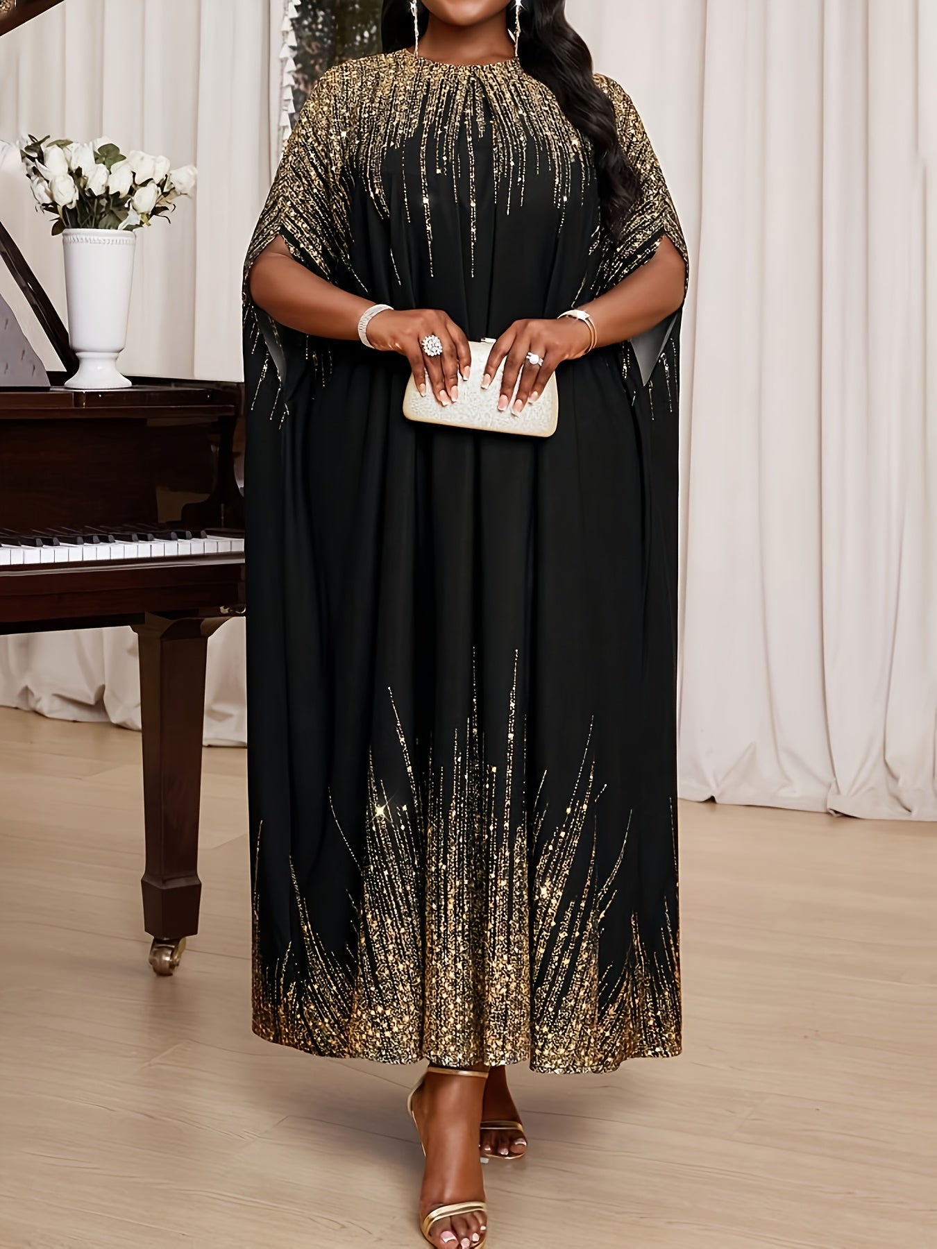 Grande taille - Élégante robe cape noire grande taille avec embellissements dorés