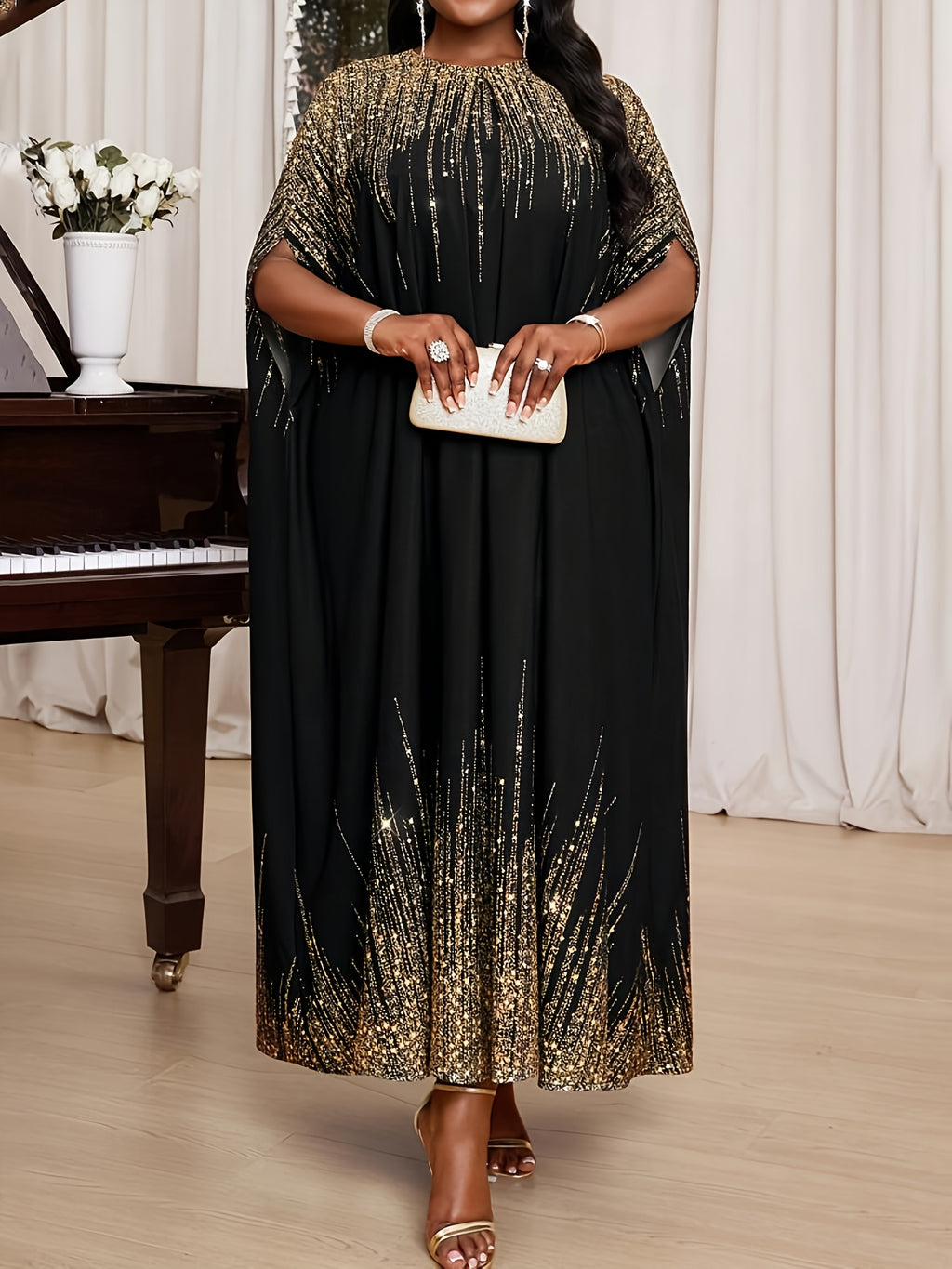 Grande taille - Élégante robe cape noire grande taille avec embellissements dorés