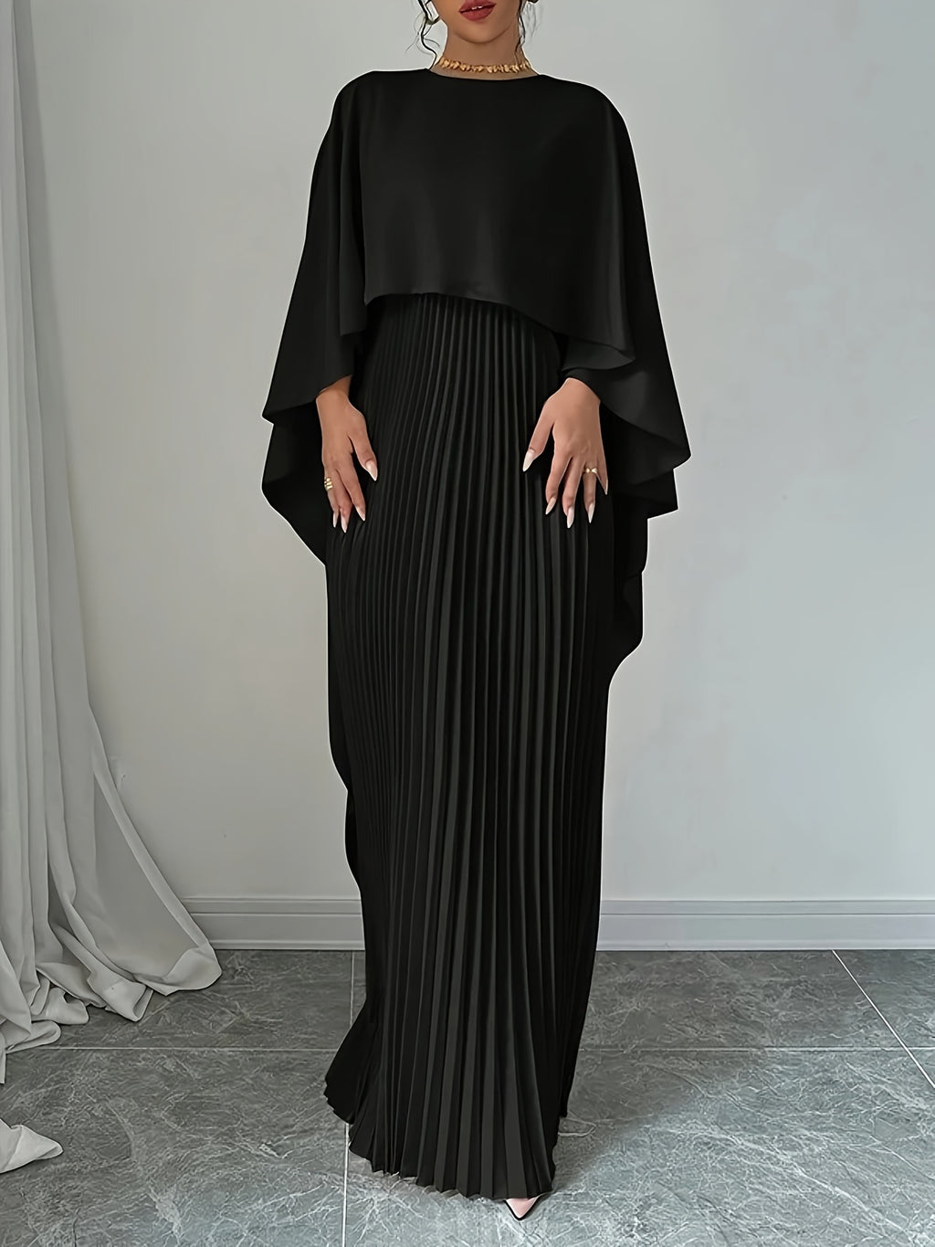 Élégante robe plissée de couleur unie