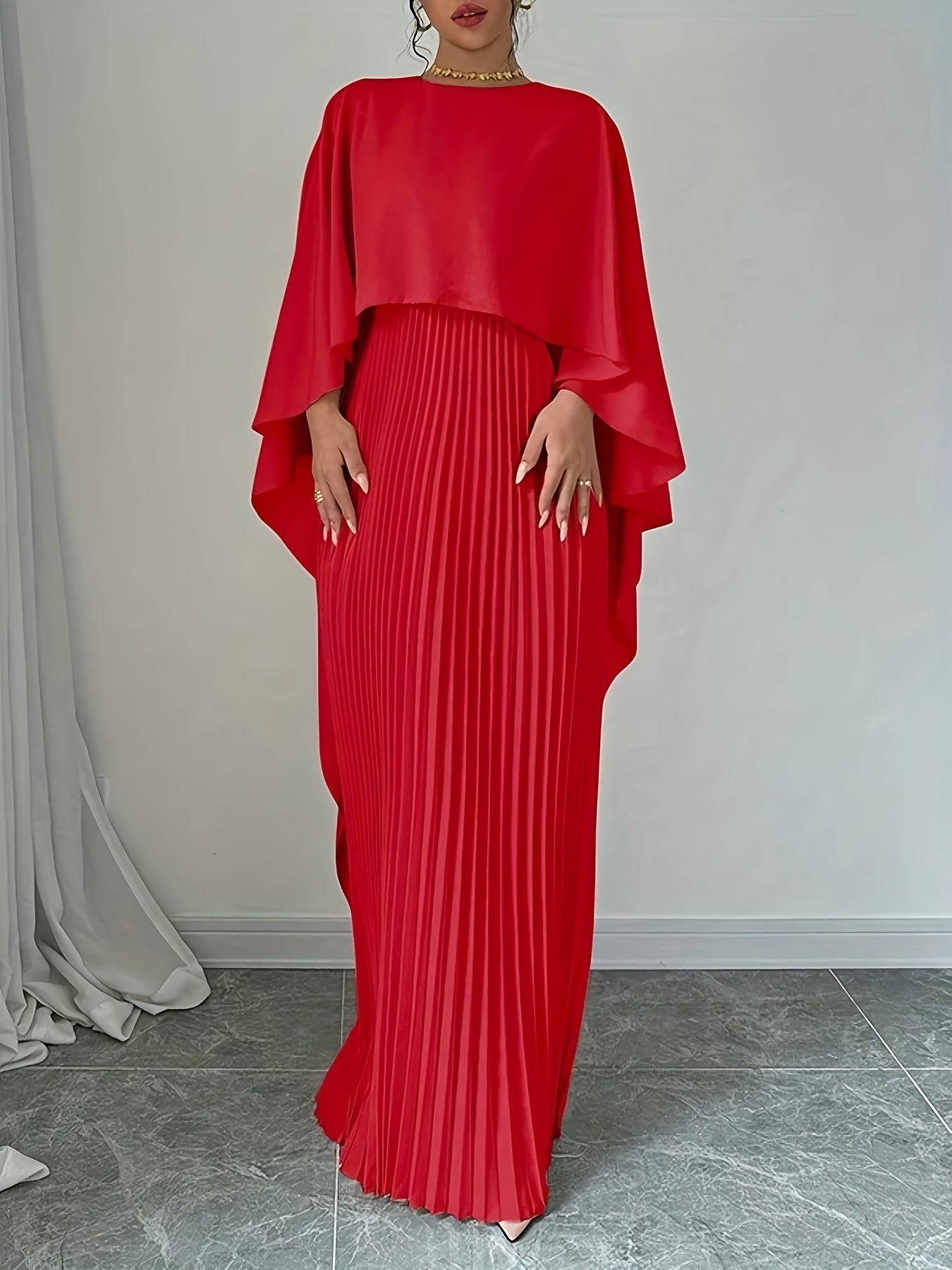 Élégante robe plissée de couleur unie