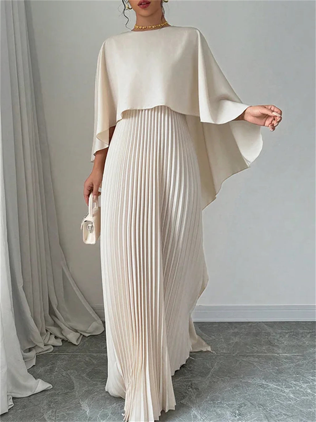 Élégante robe plissée de couleur unie