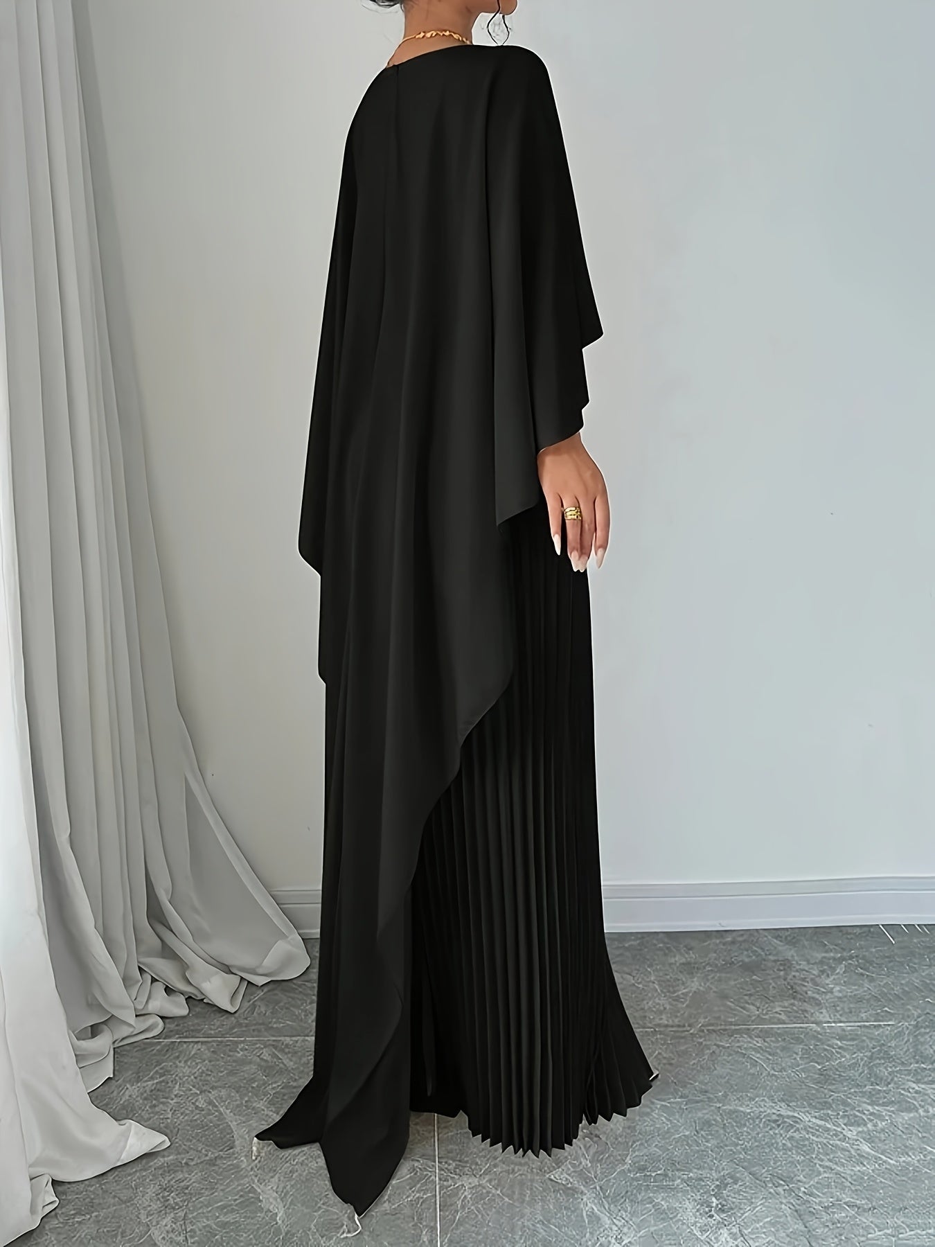 Élégante robe plissée de couleur unie