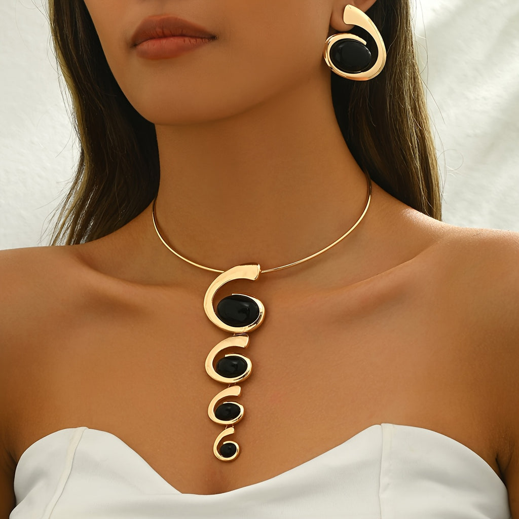 Un ensemble de trois bijoux à la mode pour femmes, avec un long collier pendentif avec plusieurs tailles
