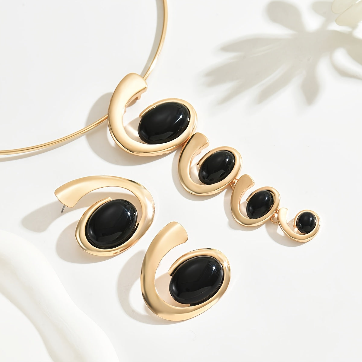 Un ensemble de trois bijoux à la mode pour femmes, avec un long collier pendentif avec plusieurs tailles