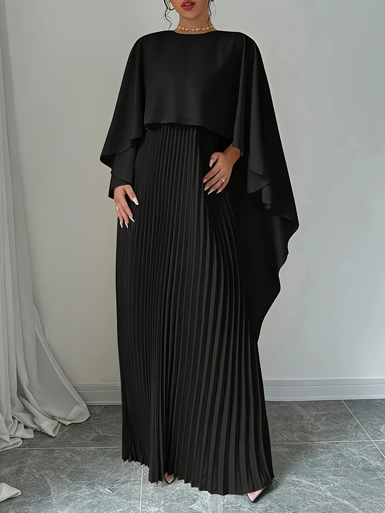 Élégante robe plissée de couleur unie