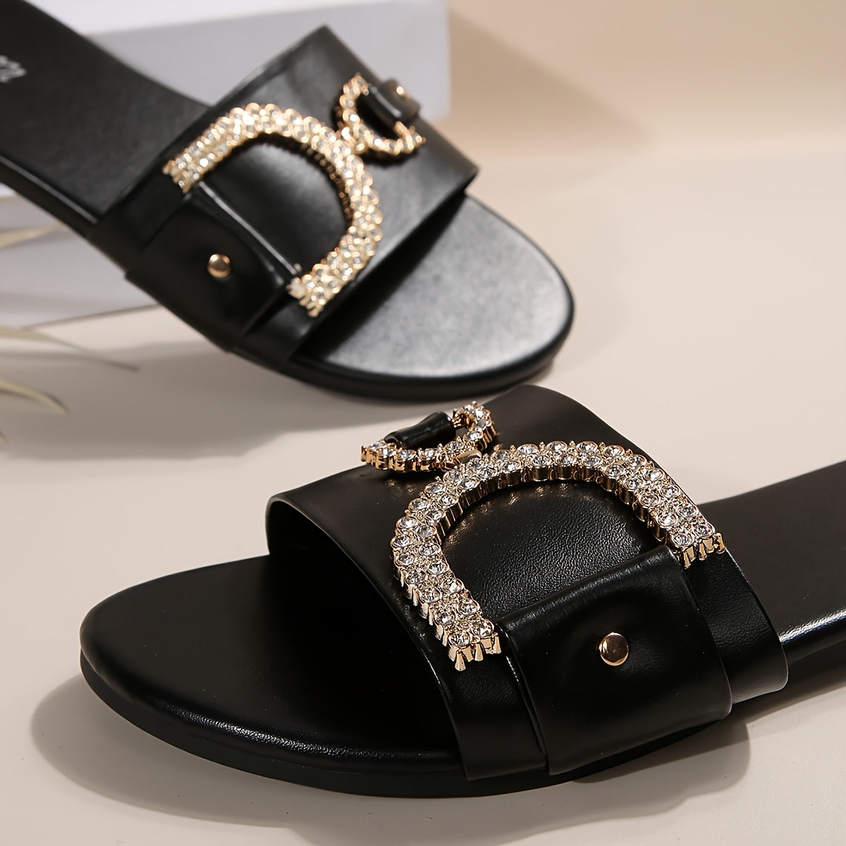 Sandales noires scintillantes ornées de strass pour femmes