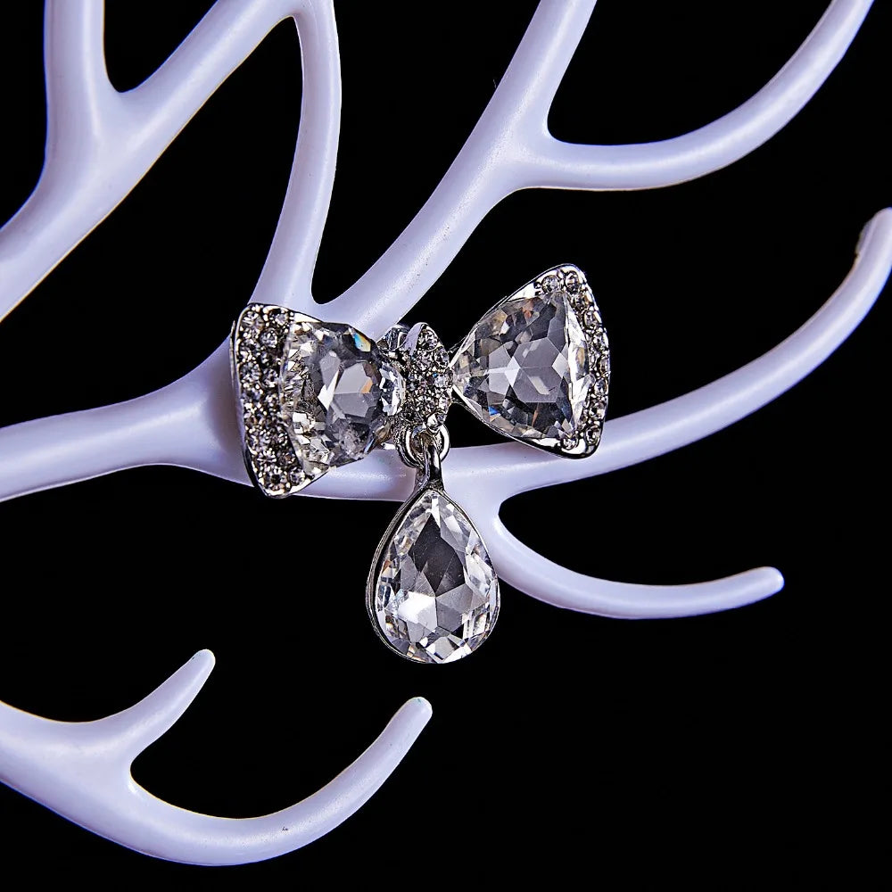 Broche à fleurs en cristal pour femmes, bleu profond, plante, Badge élégant, bijoux à la mode, broche pour fête de mariage, cadeaux de fête
