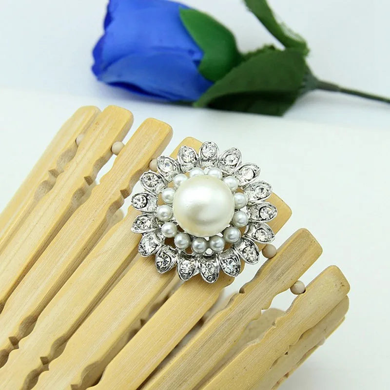 Broche à fleurs en cristal pour femmes, bleu profond, plante, Badge élégant, bijoux à la mode, broche pour fête de mariage, cadeaux de fête