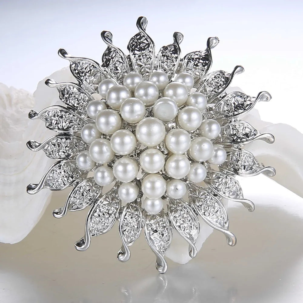 Broche à fleurs en cristal pour femmes, bleu profond, plante, Badge élégant, bijoux à la mode, broche pour fête de mariage, cadeaux de fête