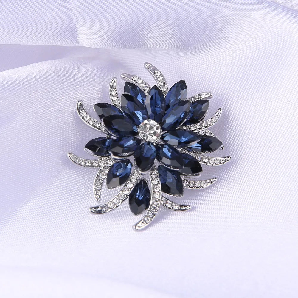Broche à fleurs en cristal pour femmes, bleu profond, plante, Badge élégant, bijoux à la mode, broche pour fête de mariage, cadeaux de fête