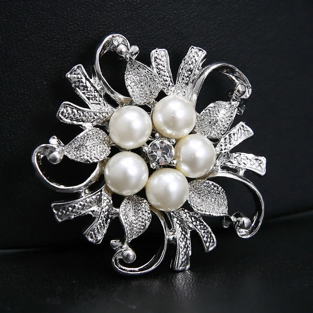 Broche à fleurs en cristal pour femmes, bleu profond, plante, Badge élégant, bijoux à la mode, broche pour fête de mariage, cadeaux de fête