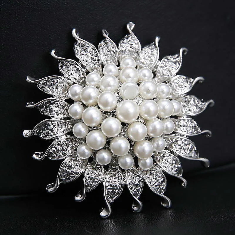 Broche à fleurs en cristal pour femmes, bleu profond, plante, Badge élégant, bijoux à la mode, broche pour fête de mariage, cadeaux de fête