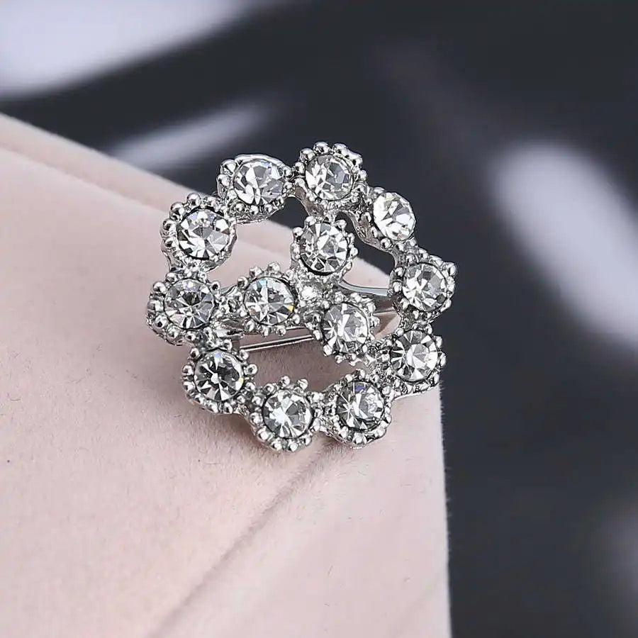 Broche à fleurs en cristal pour femmes, bleu profond, plante, Badge élégant, bijoux à la mode, broche pour fête de mariage, cadeaux de fête