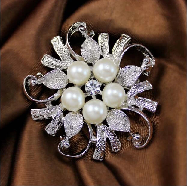 Broche à fleurs en cristal pour femmes, bleu profond, plante, Badge élégant, bijoux à la mode, broche pour fête de mariage, cadeaux de fête