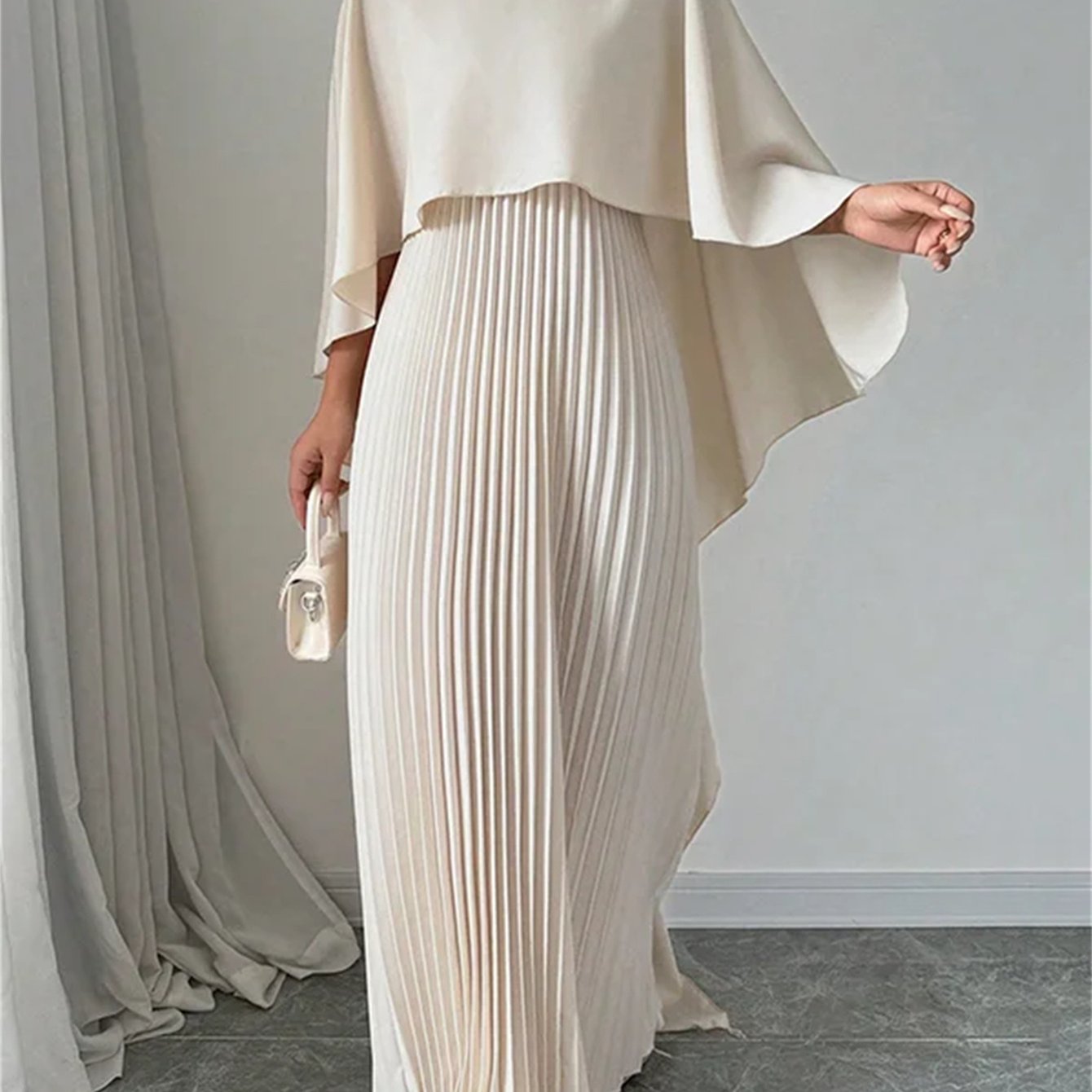 Élégante robe plissée de couleur unie