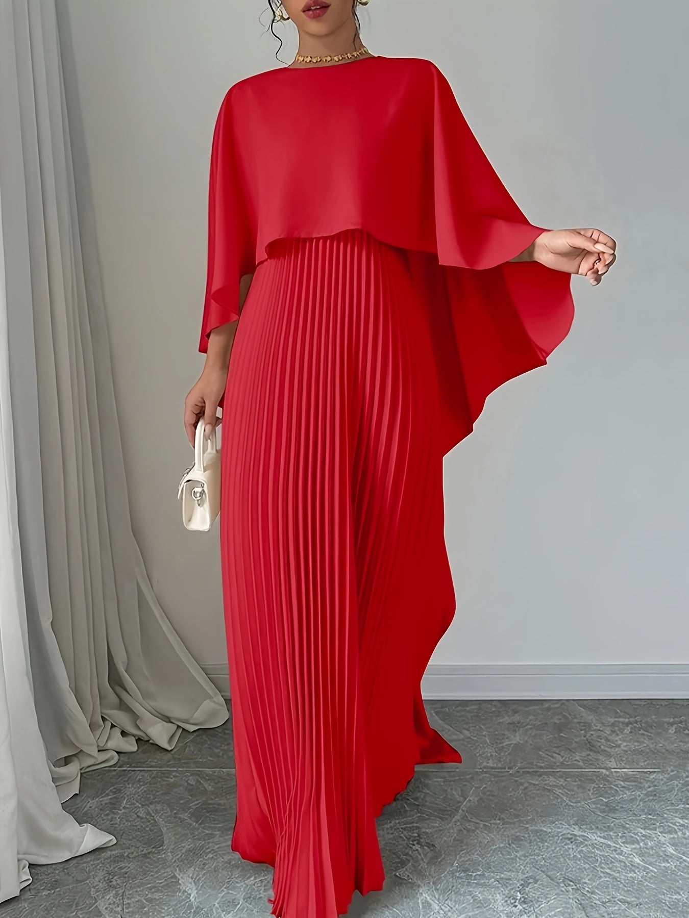 Élégante robe plissée de couleur unie