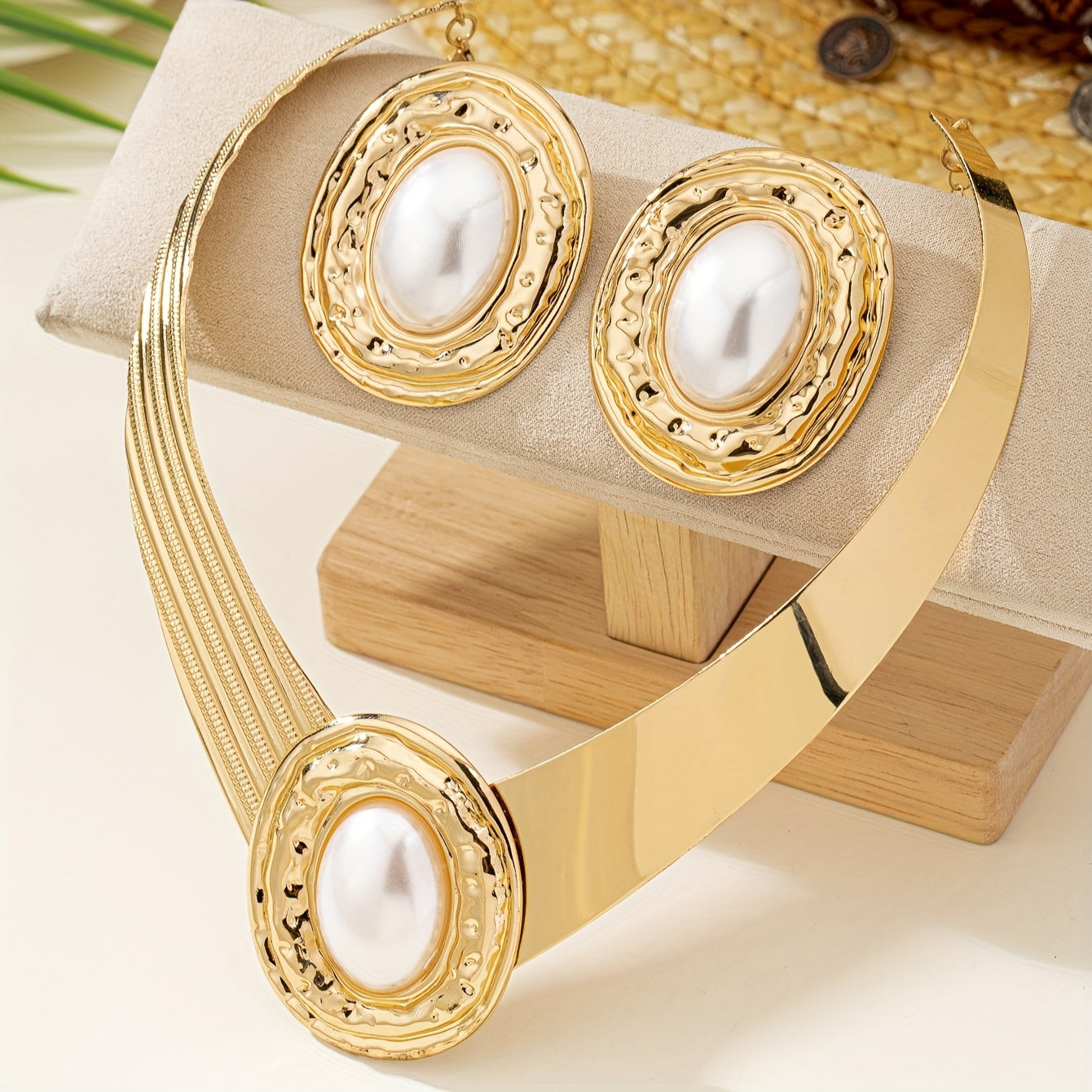 Un Ensemble Audacieux Et Tendance De Boucles D’Oreilles