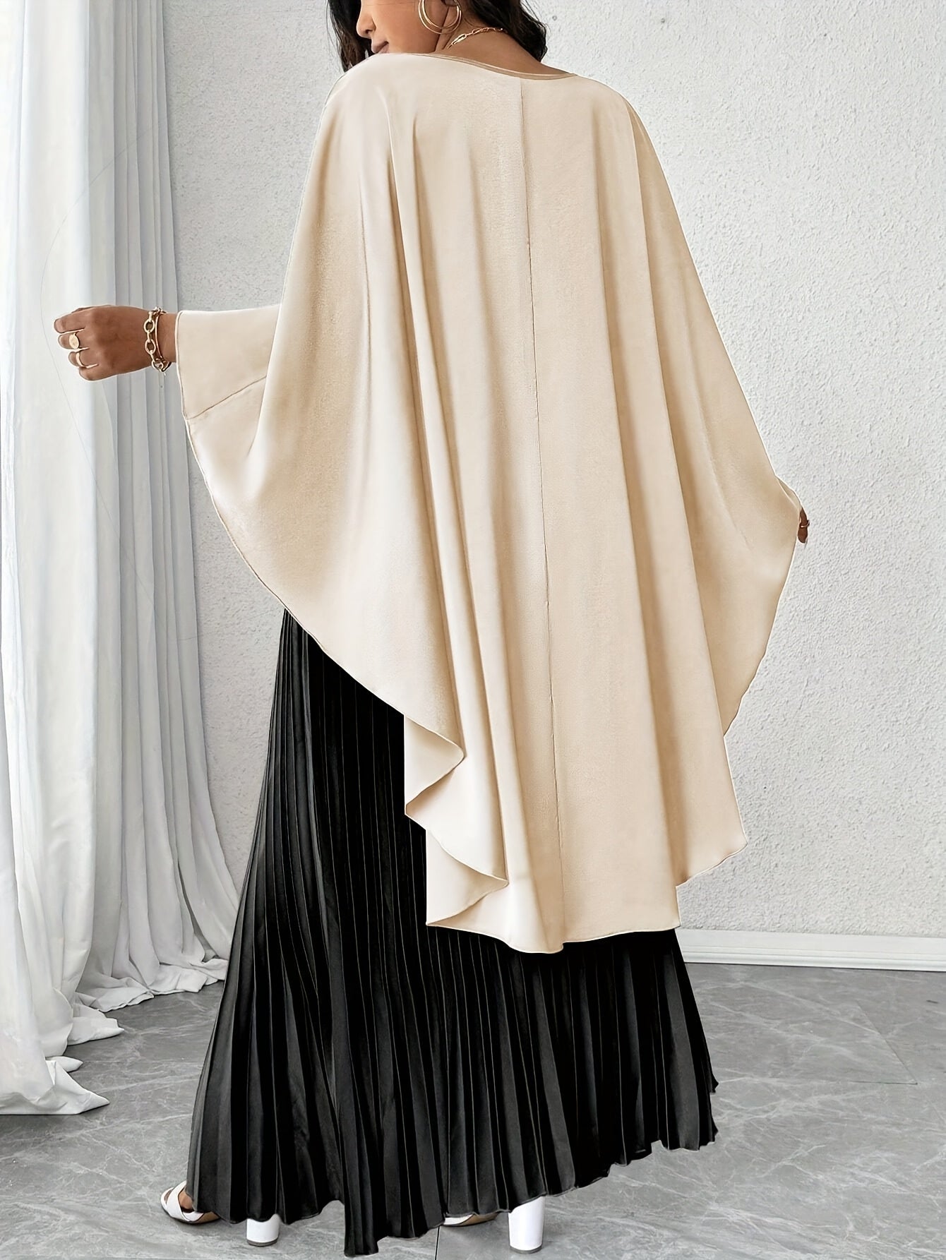 Large Size Women's Elegant Two-Piece Set, Suitable for Spring and Summer, Colorful Satin Shawl and Pleated Skirt, Fashionable and Slimming