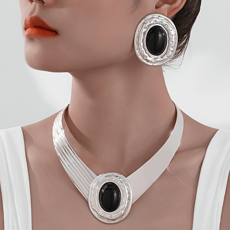 Un Ensemble Audacieux Et Tendance De Boucles D’Oreilles
