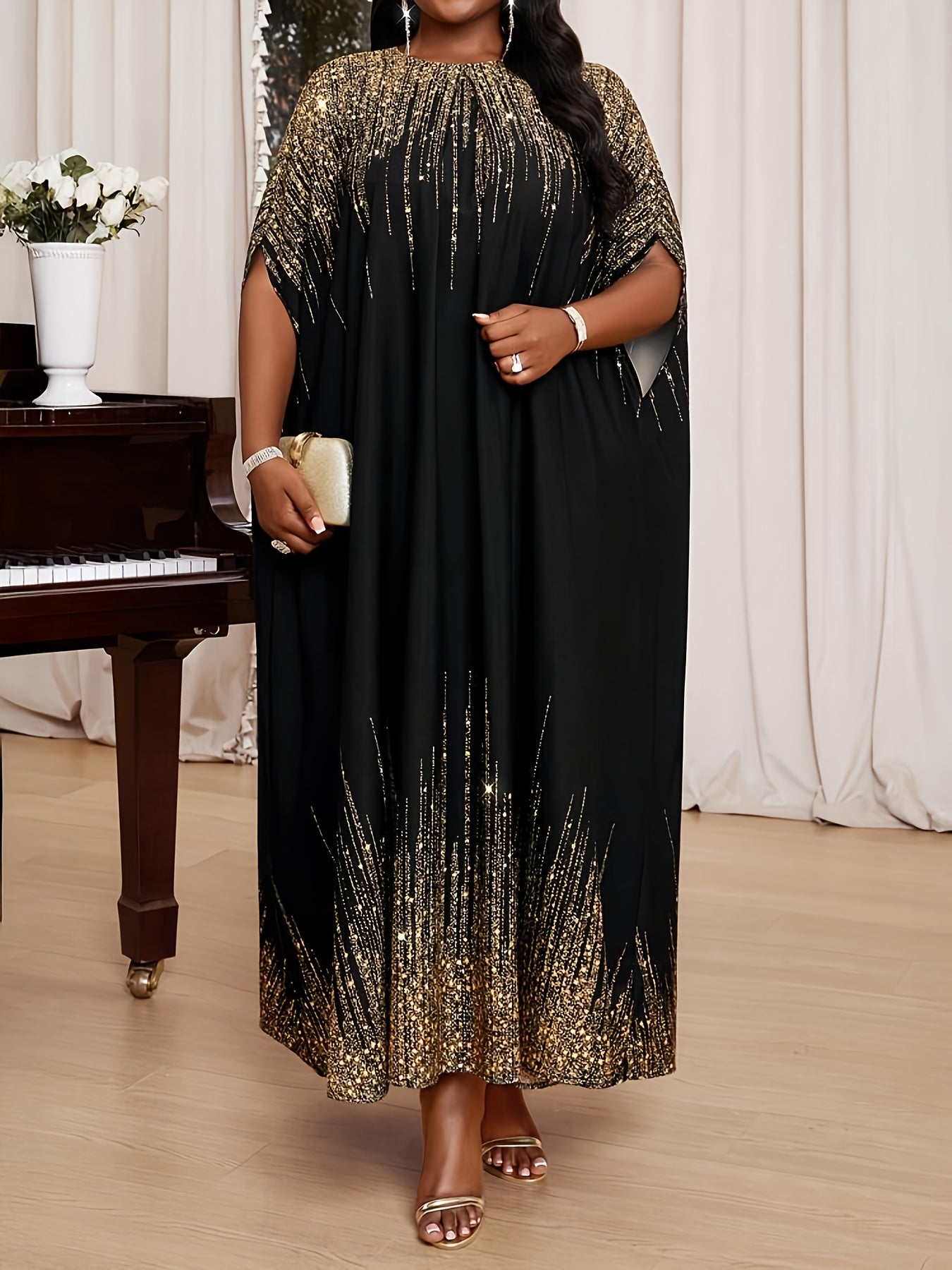 Grande taille - Élégante robe cape noire grande taille avec embellissements dorés