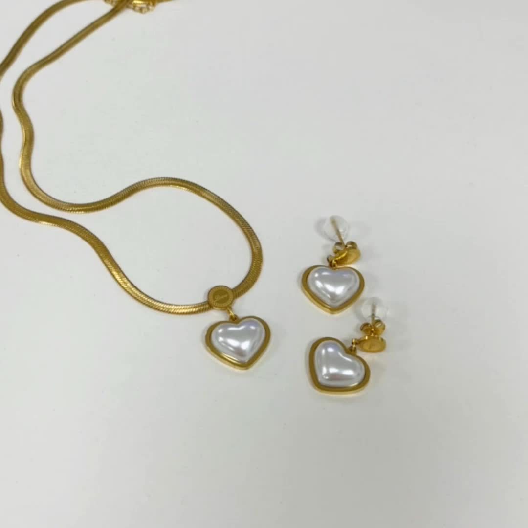 Ensemble de collier et de boucles d'oreilles en acier inoxydable
